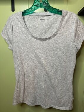 No Boundaries Light Gray Scoop Neck Short Sleeve Tee
